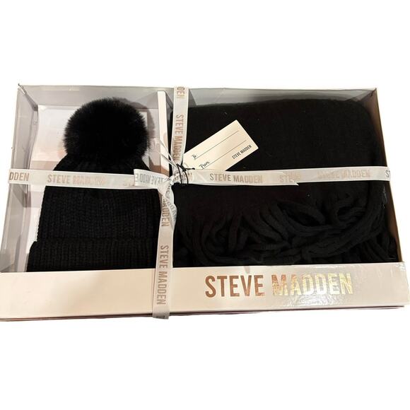 Steve Madden Warm & Cozy Pom Pom Chunky Knit Hat & Fringe Scarf Gift Set Black - Picture 1 of 2